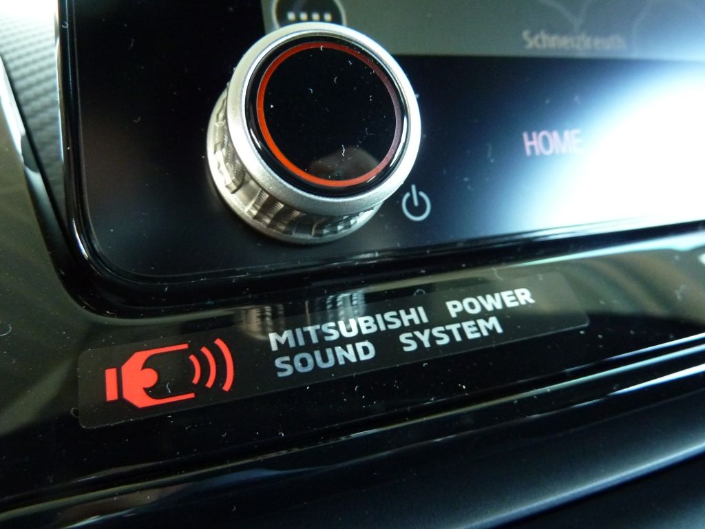 Fahrzeugabbildung Mitsubishi Eclipse Cross Plug-in Hybrid Select Black 2.4